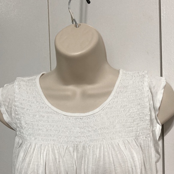 Ann Taylor LOFT Shirred Smocked Flutter Sleeve White Swing Top Womens Medium - Picture 4 of 16